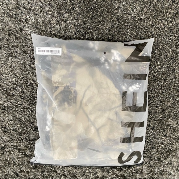 Camo Allover Print Straight Leg Cargo Jeans in Green, Size M Tall​ - Picture 9 of 9